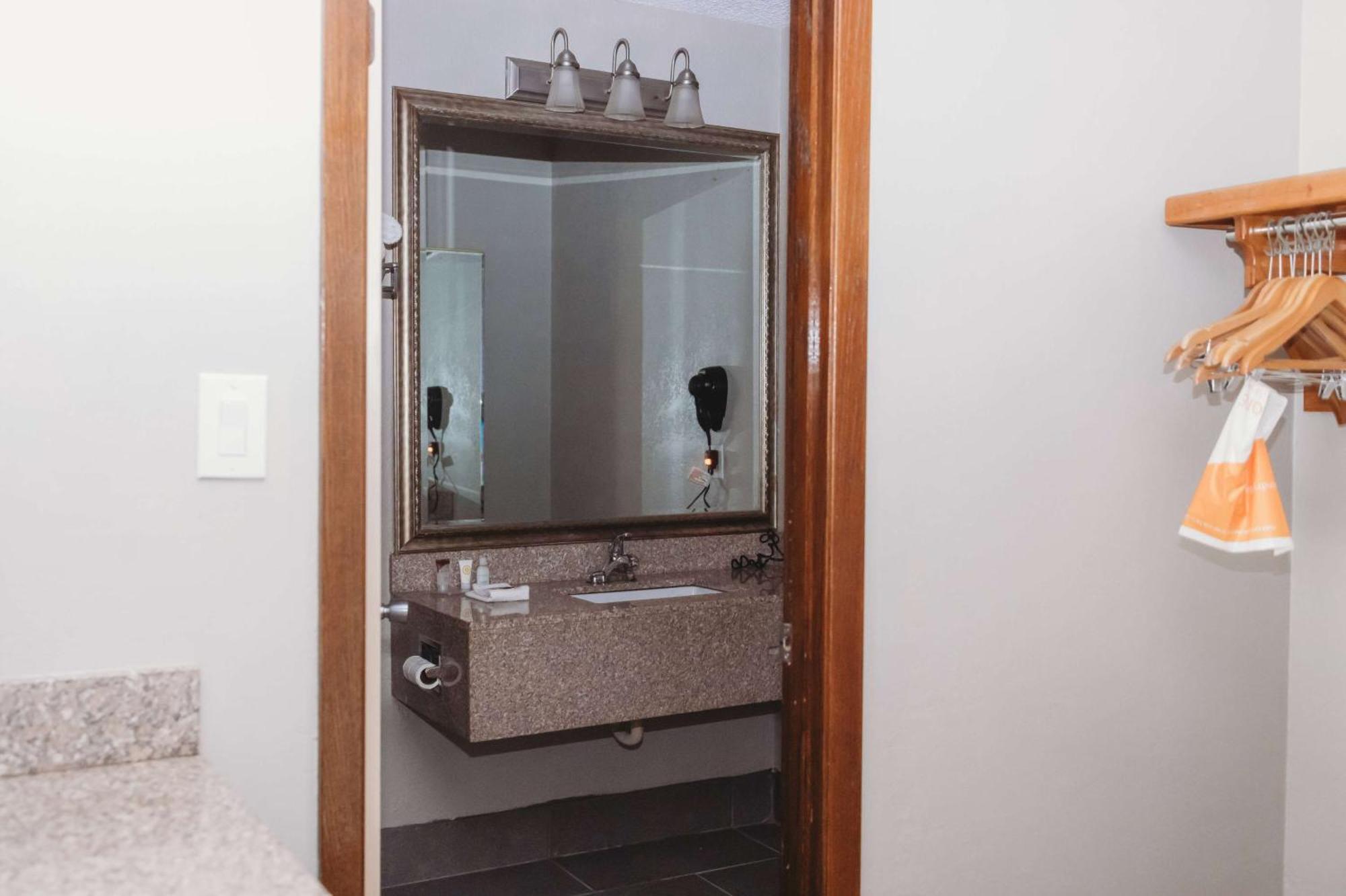 Clarion Inn Appleton Esterno foto